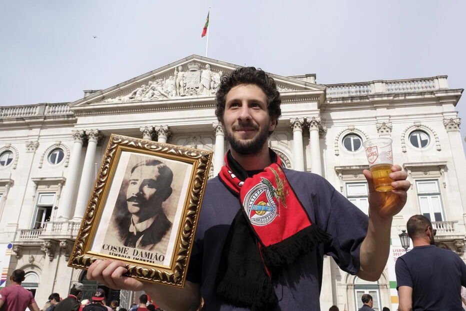 Benfica, águias, futebol, desporto, tetracampeõs, homenagem