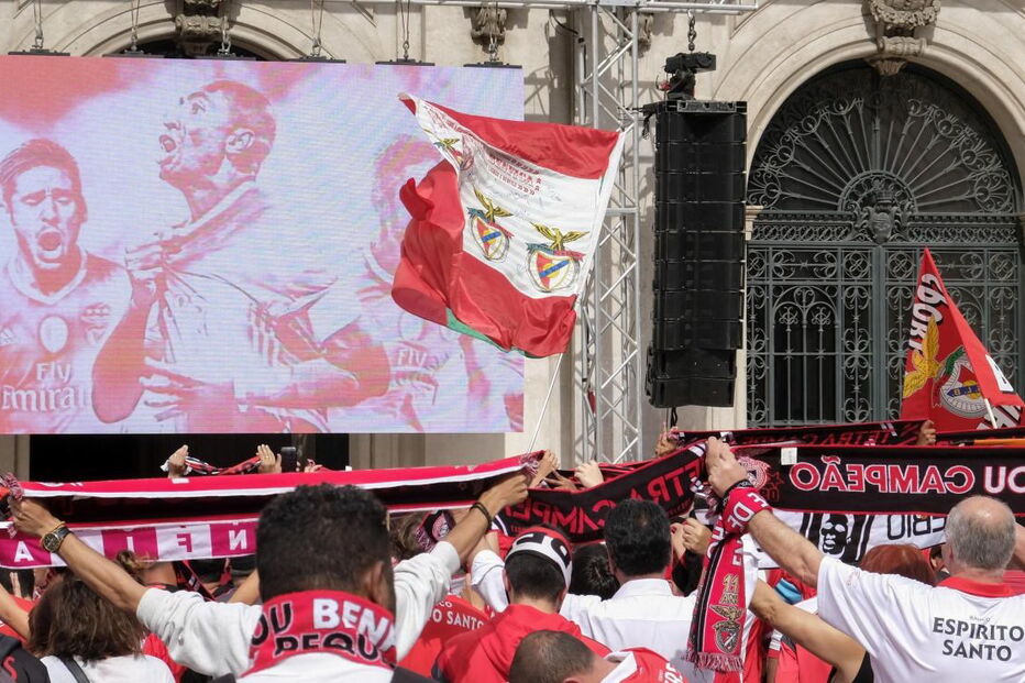 Benfica, águias, futebol, desporto, tetracampeõs, homenagem