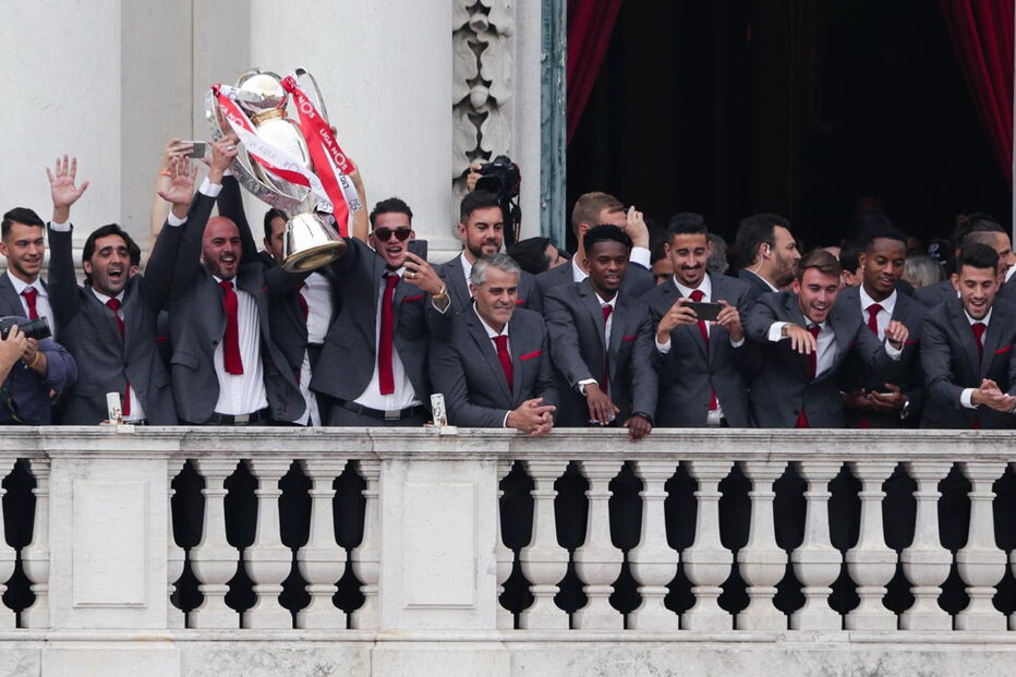 Benfica, águias, futebol, desporto, tetracampeõs, homenagem