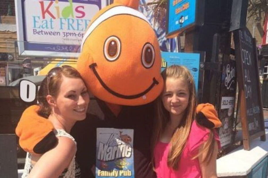 Enderby, Leicestershire, crime, lei e justiça, Megan Bannister, Kirsten, Tony, Carol, Canadá, Leicester, jovem, estudante, , acidentes e desastres, acidente de viação, encenação