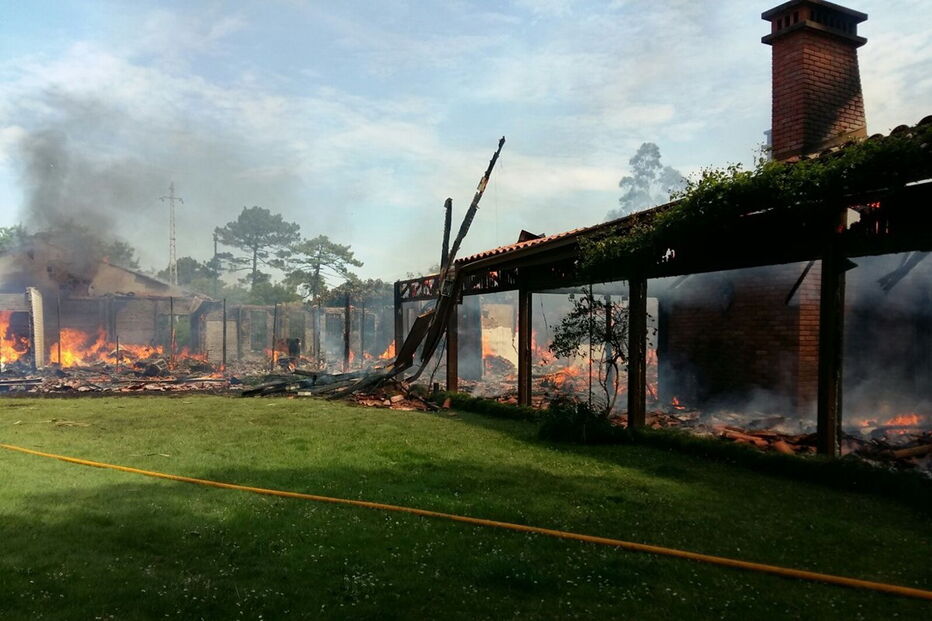 Casa de luxo em Vila Nova de Gaia foi completamente destruída pelas chamas