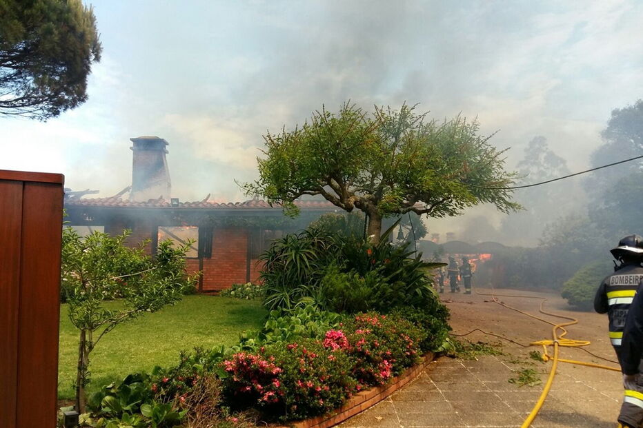 Casa de luxo em Vila Nova de Gaia foi completamente destruída pelas chamas