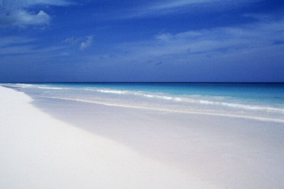 Família seguia em aeronave MU-2B ao largo das Bahamas