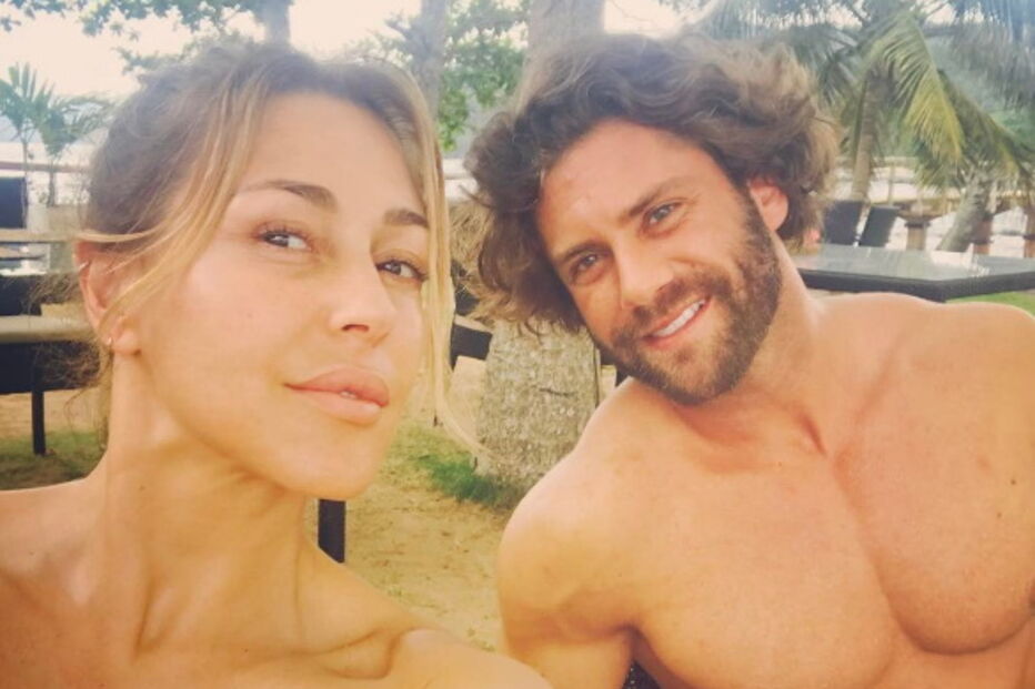 Merche Romero sensual em fato de banho