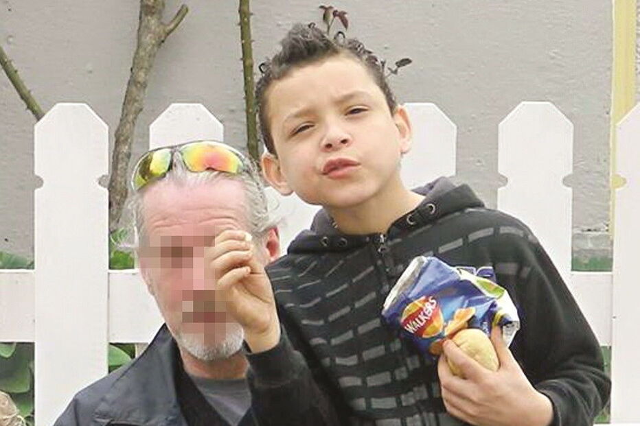 Conor, na foto com o pai, tinha 13 anos 