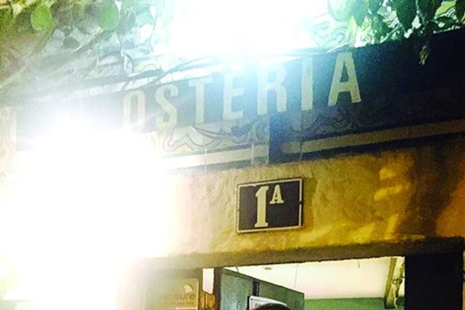 Salvador Sobral foi surpreendido a jantar na Madragoa e até tirou fotos 