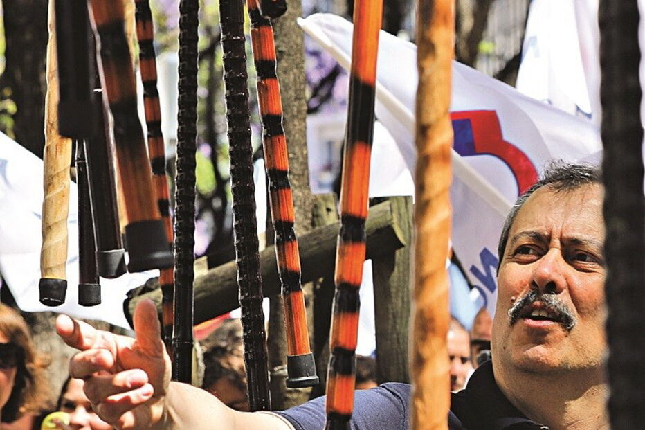 Fenprof colocou bengalas junto ao ministério