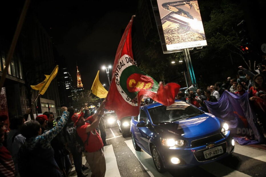 Em São paulo, centenas de pessoas saíram à rua para exigir a demissão de Temer