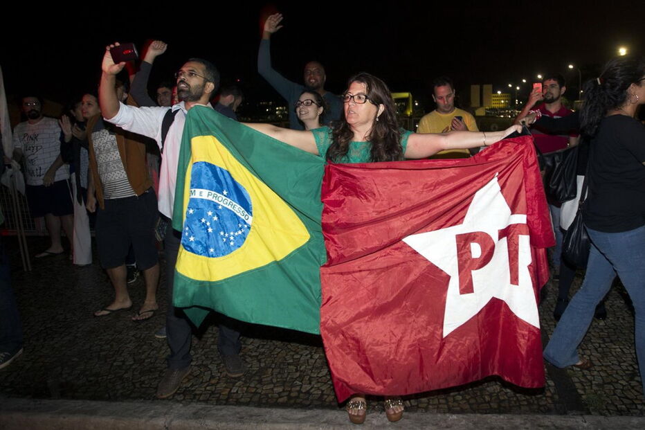 Em São paulo, centenas de pessoas saíram à rua para exigir a demissão de Temer