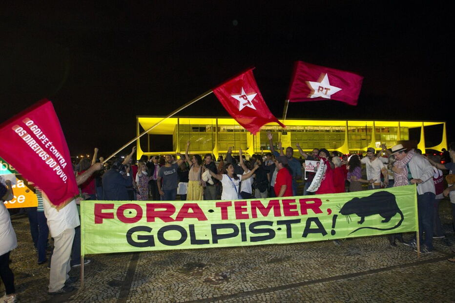 Em São paulo, centenas de pessoas saíram à rua para exigir a demissão de Temer