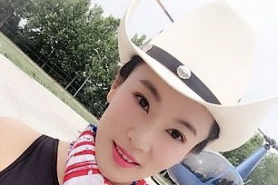 Chinesa é comparada com namorada do filho por parecer jovem