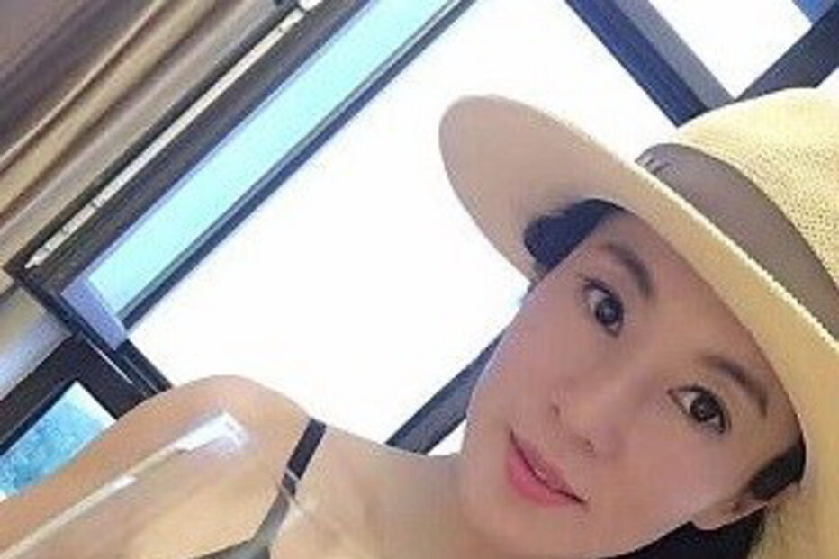 Chinesa é comparada com namorada do filho por parecer jovem