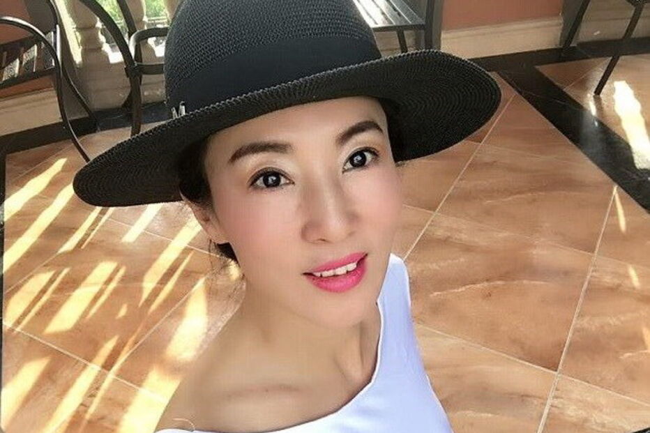 Chinesa é comparada com namorada do filho por parecer jovem