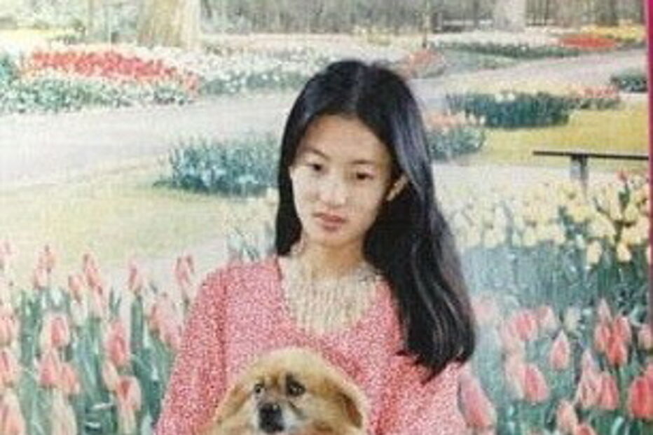 Chinesa é comparada com namorada do filho por parecer jovem