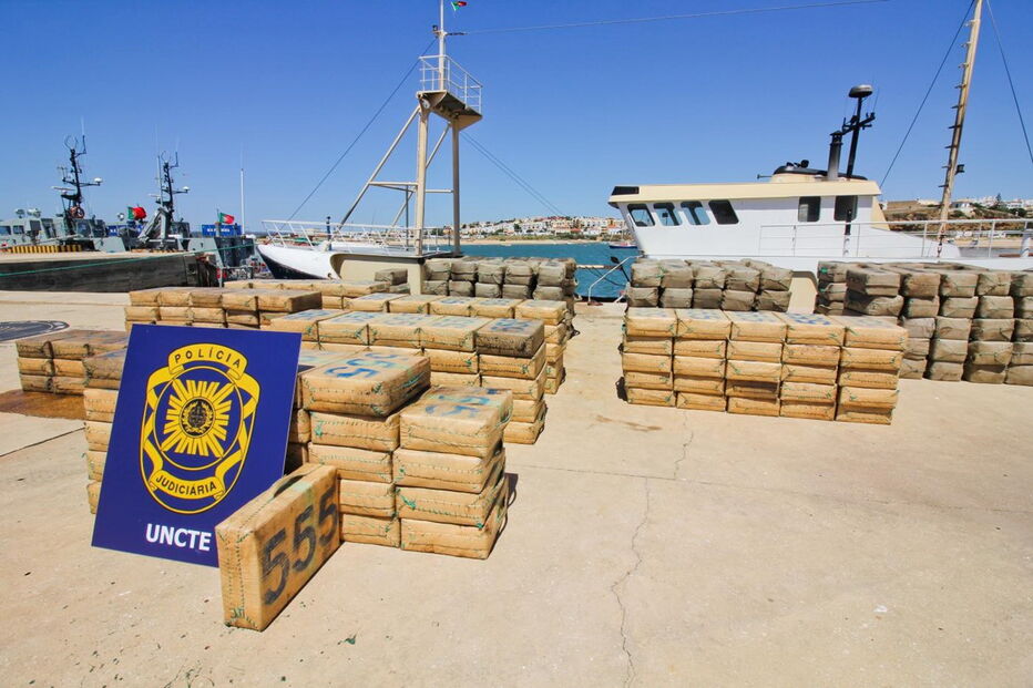10 toneladas de haxixe apreendidas num barco no Mediterrâneo