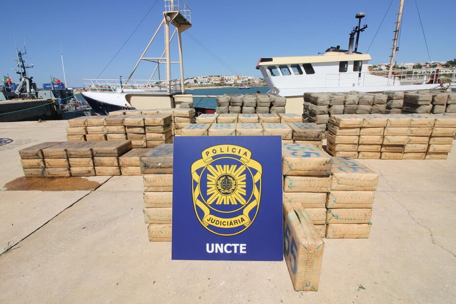 10 toneladas de haxixe apreendidas num barco no Mediterrâneo