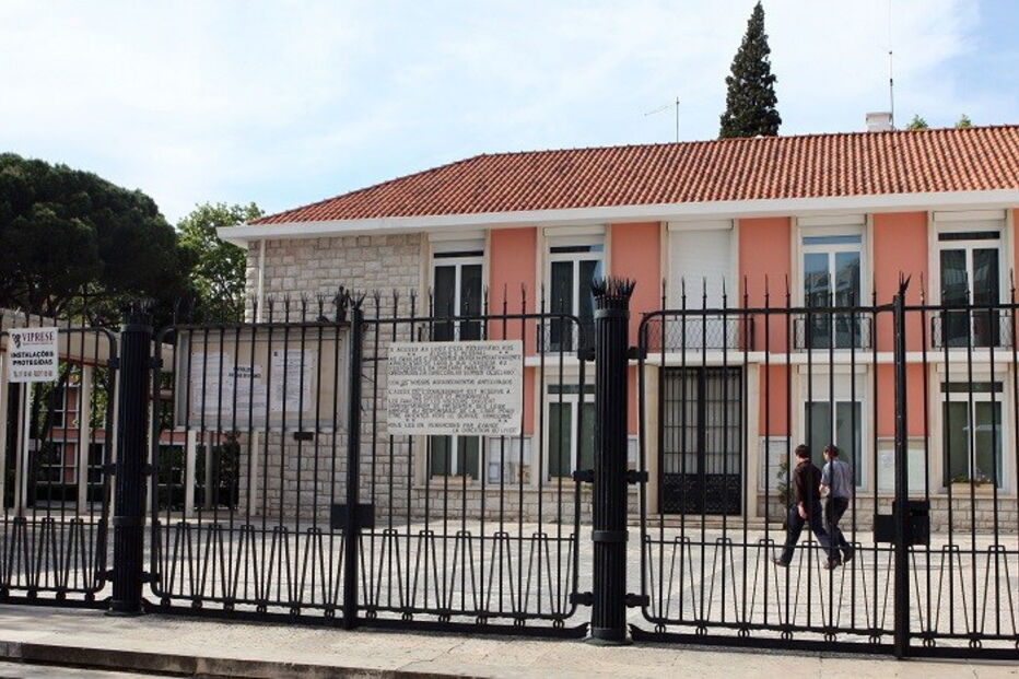 Madonna, David, Esther, Mercy, Stella, Liceu Francês, Portugal, Benfica, Seixal, Nuno Gomes