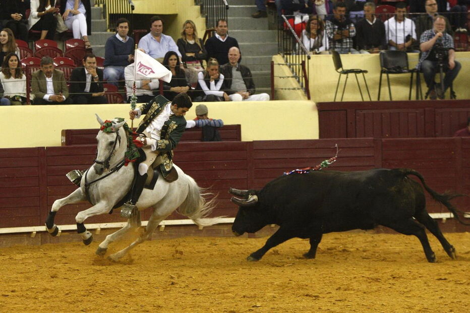 Corrida Vidas do CM, Campo Pequeno, Lisboa, tourada, cavaleiros, touros, Forcados Amadores de Lisboa, Forcados Amadores de Évora