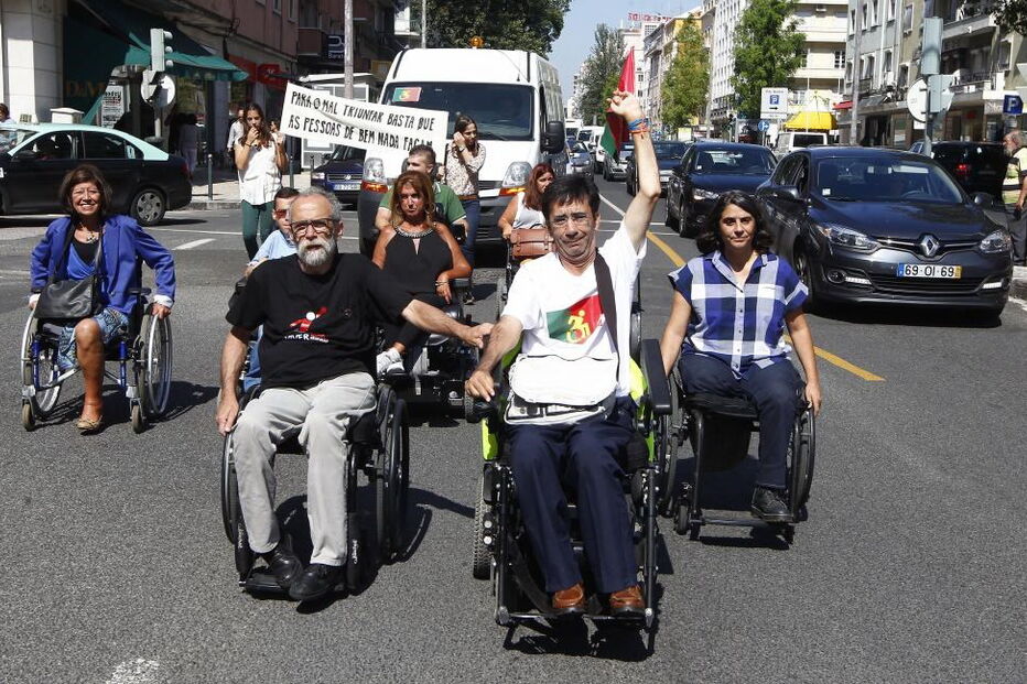 Em 2014, Eduardo Cunha veio em protesto da Carregueira a Lisboa em cadeira de rodas