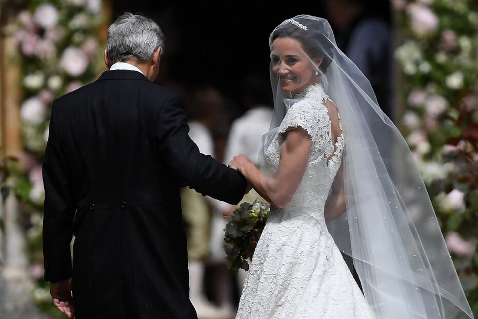 Pippa Middleton, Londres, James Matthews, igreja de St, Giles Deacon, Marks, Kate, Middleton, realeza, casamento, convidados
