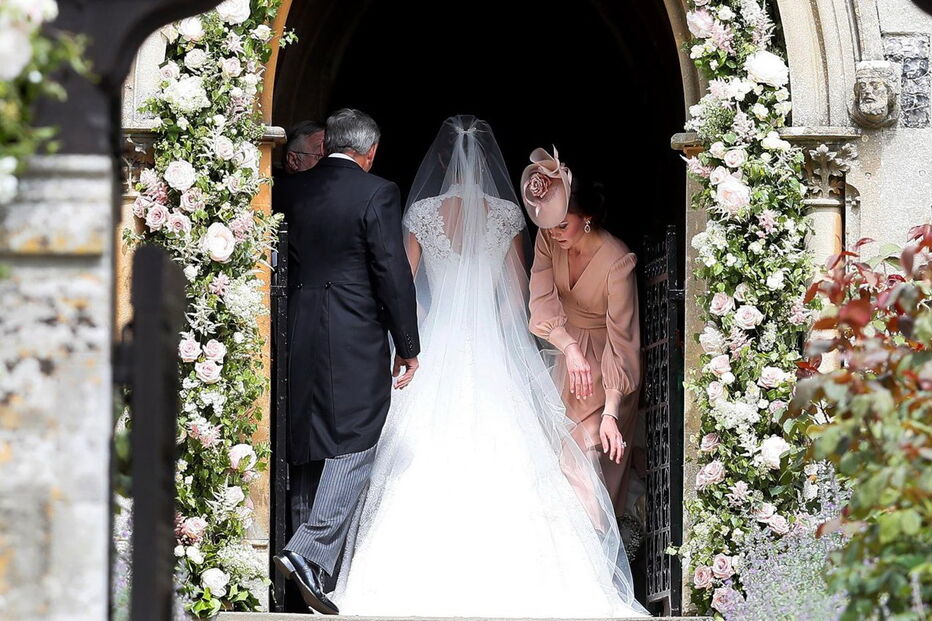 Pippa Middleton, Londres, James Matthews, igreja de St, Giles Deacon, Marks, Kate, Middleton, realeza, casamento, convidados