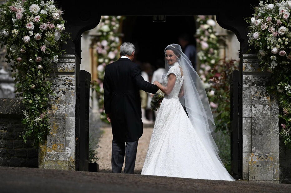 Pippa Middleton, Londres, James Matthews, igreja de St, Giles Deacon, Marks, Kate, Middleton, realeza, casamento, convidados