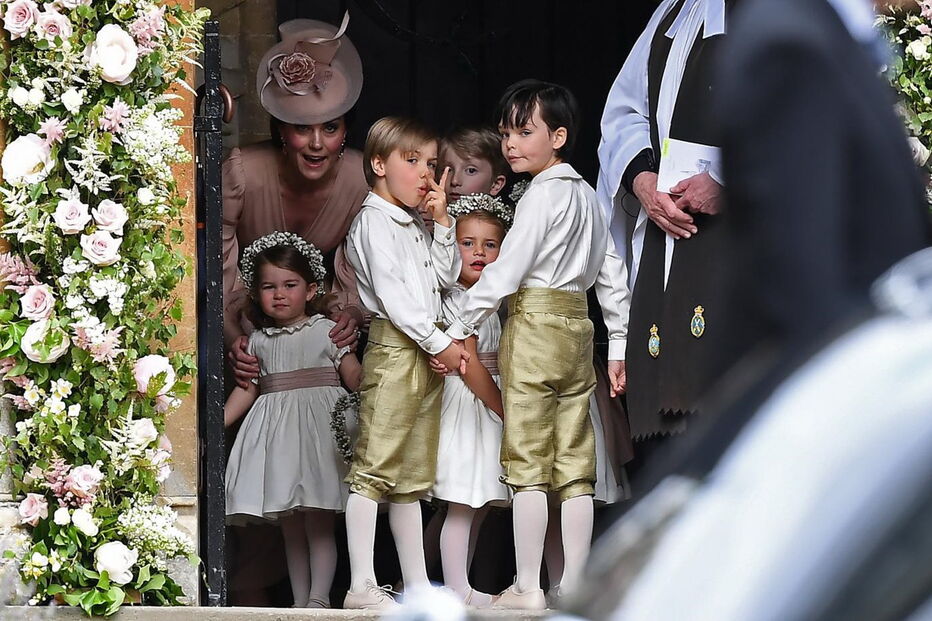 Pippa Middleton, Londres, James Matthews, igreja de St, Giles Deacon, Marks, Kate, Middleton, realeza, casamento, convidados