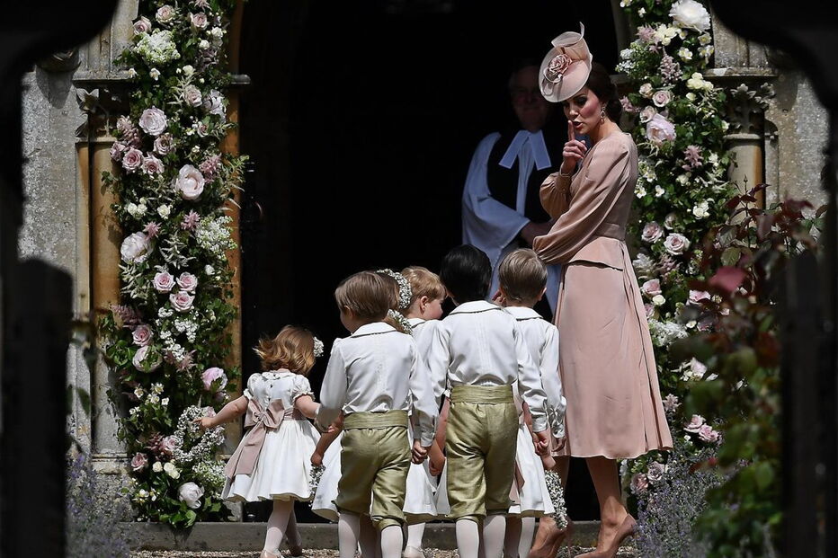 Pippa Middleton, Londres, James Matthews, igreja de St, Giles Deacon, Marks, Kate, Middleton, realeza, casamento, convidados