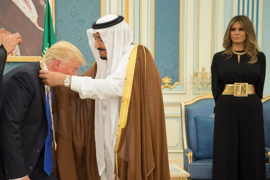 Trump e Melania foram recebidos na Arábia Saudita pelo rei Al Saud