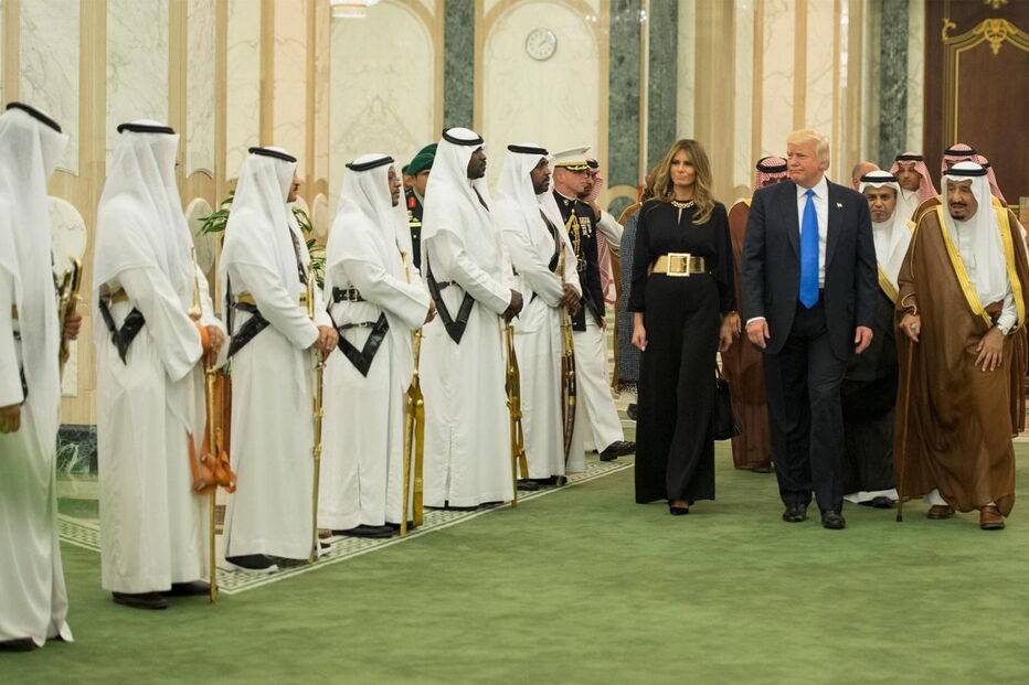 Trump e Melania foram recebidos na Arábia Saudita pelo rei Al Saud