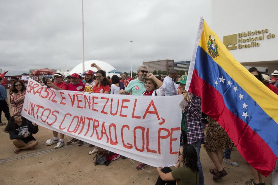 Manifestantes pedem renúncia de Michel Temer