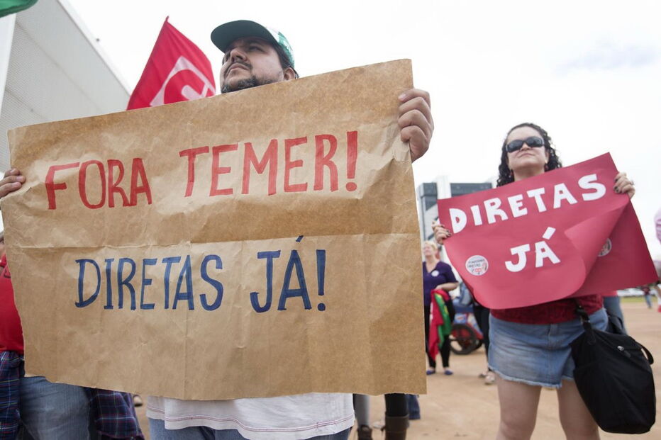 Manifestantes pedem renúncia de Michel Temer