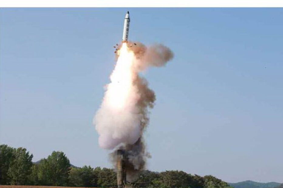 Míssil norte-coreano revela fotografias da Terra