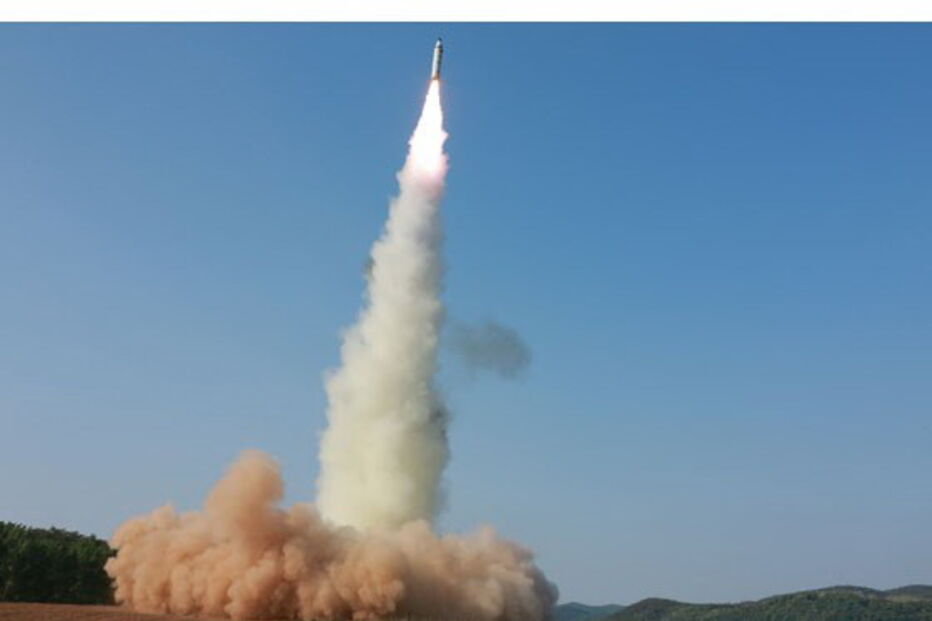 Míssil norte-coreano revela fotografias da Terra