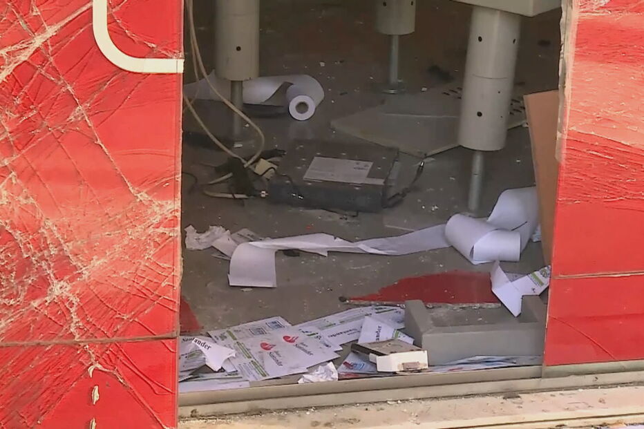 Grupo faz explodir máquina multibanco na Amadora