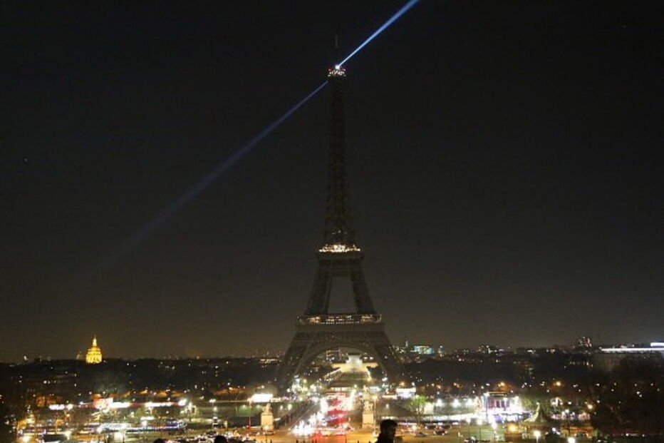 Torre Eiffel, atentados, Manchester, Manchester Arena, terrorismo, Ariana Grande, Reino Unido, mortos, homenagem