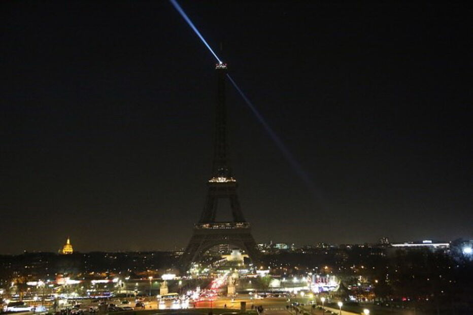 Torre Eiffel, atentados, Manchester, Manchester Arena, terrorismo, Ariana Grande, Reino Unido, mortos, homenagem