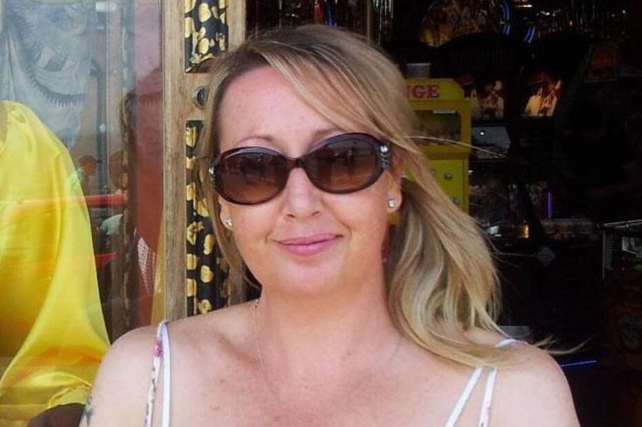 Mulher de 40 anos faz 'ménage à trois' com rapazes de 14 anos