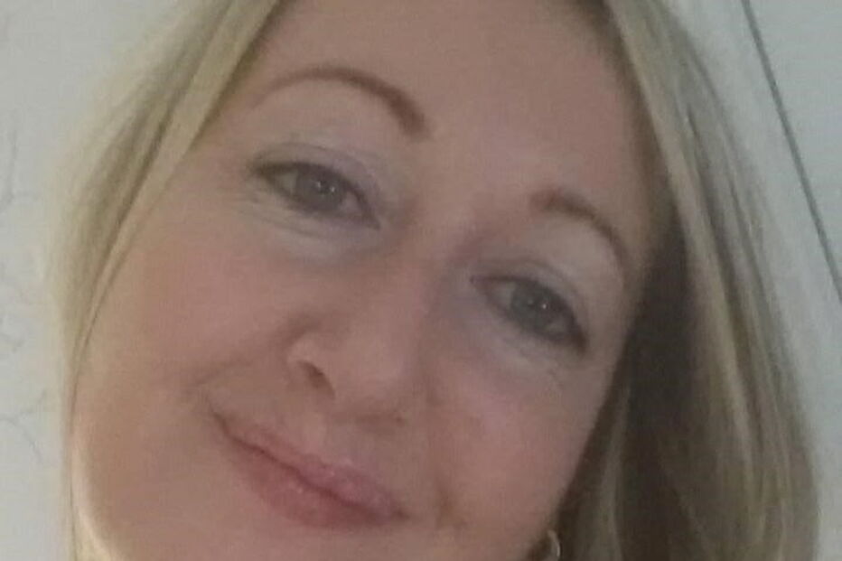 Mulher de 40 anos faz 'ménage à trois' com rapazes de 14 anos