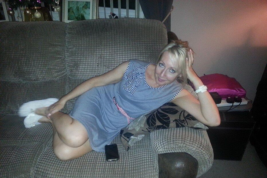 Mulher de 40 anos faz 'ménage à trois' com rapazes de 14 anos