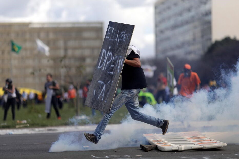 Protestos junto dos ministérios em Brasília