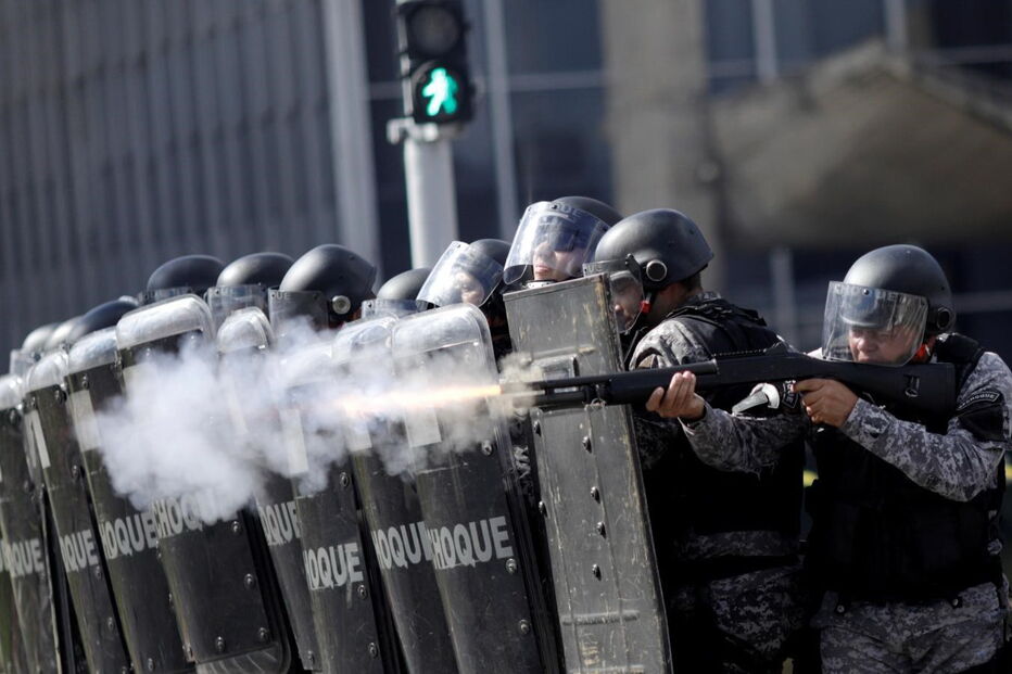 Protestos junto dos ministérios em Brasília