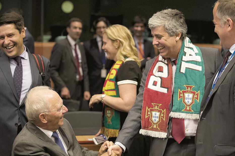 Wolfgang Schäuble (à esq.), ministro alemão das Finanças, disse que Mário Centeno era “o Ronaldo do Ecofin”
