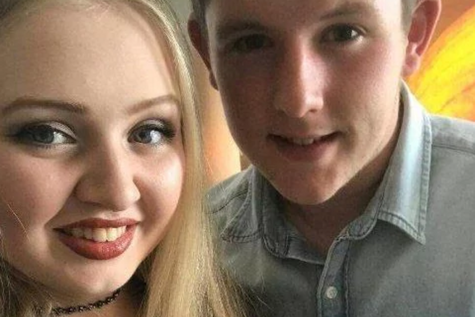 Liam Curry, de 19 anos, e Chloe Rutherford, de 17, eram inseparáveis. Morreram juntos na Manchester Arena