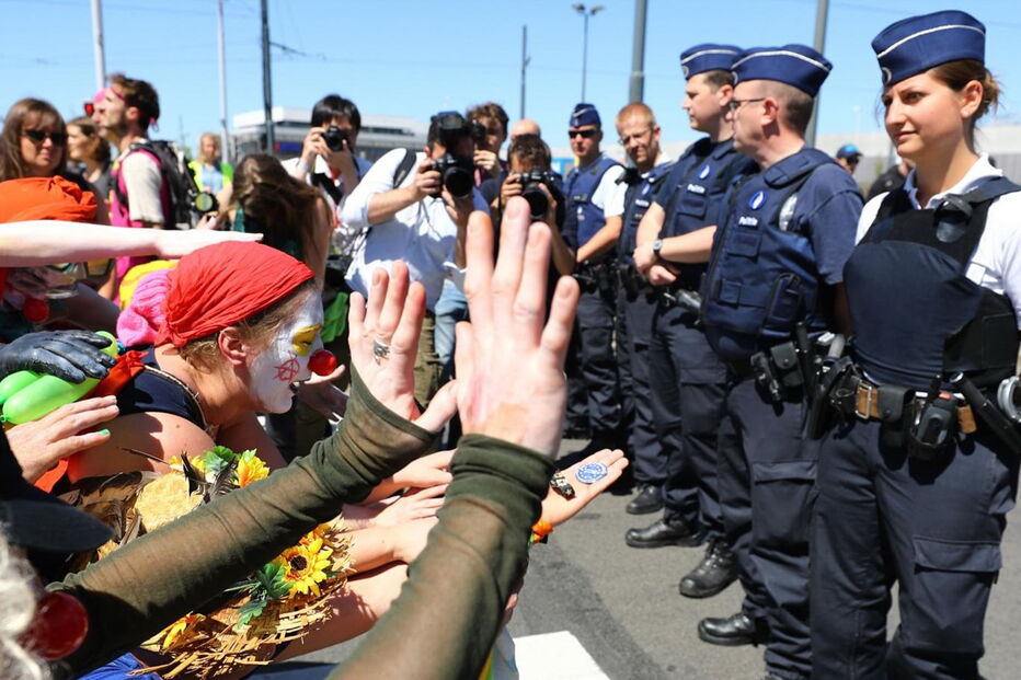 Mais de cem detidos em manifestação contra NATO em Bruxelas