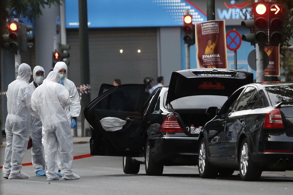 Ataque a carro deixa ferido ex-primeiro-ministro grego em Atenas