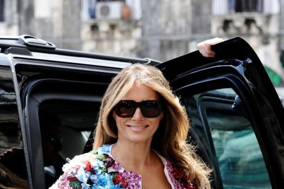 Melania Trump usa casaco que custa 46 mil euros