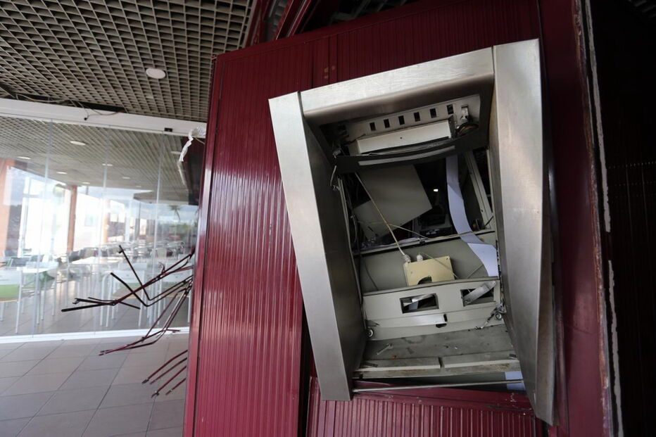 Grupo rebenta multibanco em Alfragide