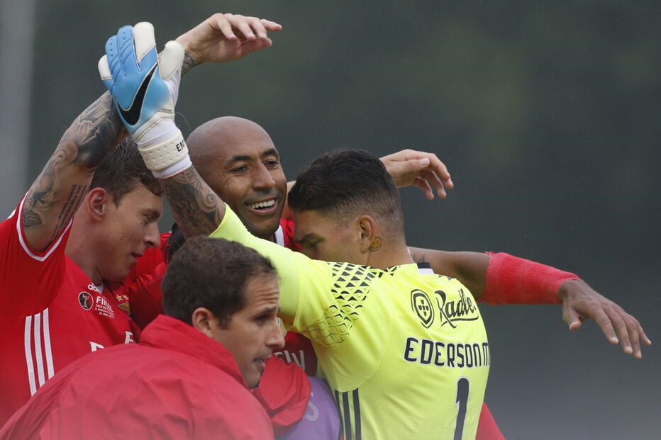 Ederson e Luisão