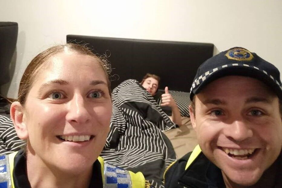 Reece Park foi surpreendido com selfies com polícias no telemóvel